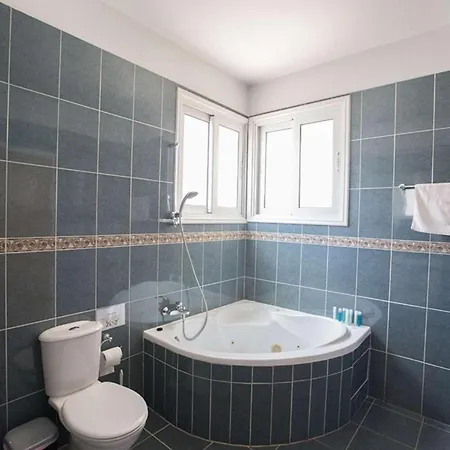 Med 16 Villa Protaras